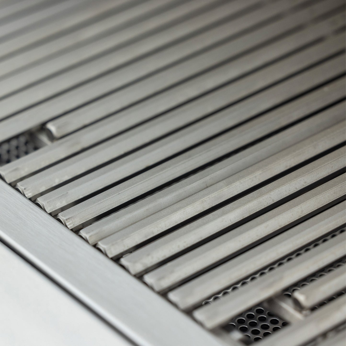 Blaze LTE PRO 32-Inch 4-Burner Built-in Grill w/ Digital Temperature Screen & Rear Infrared Burner (BLZ-4LTEPRO-LP / BLZ-4LTEPRO-NG)