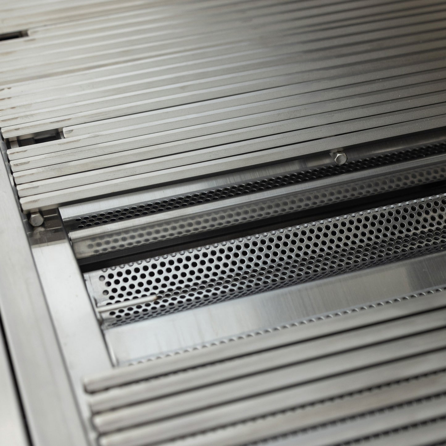 Blaze LTE PRO 40-Inch 5-Burner Built-in Grill w/ Digital Temperature Screen & Rear Infrared Burner (BLZ-5LTEPRO-LP / BLZ-5LTEPRO-NG)