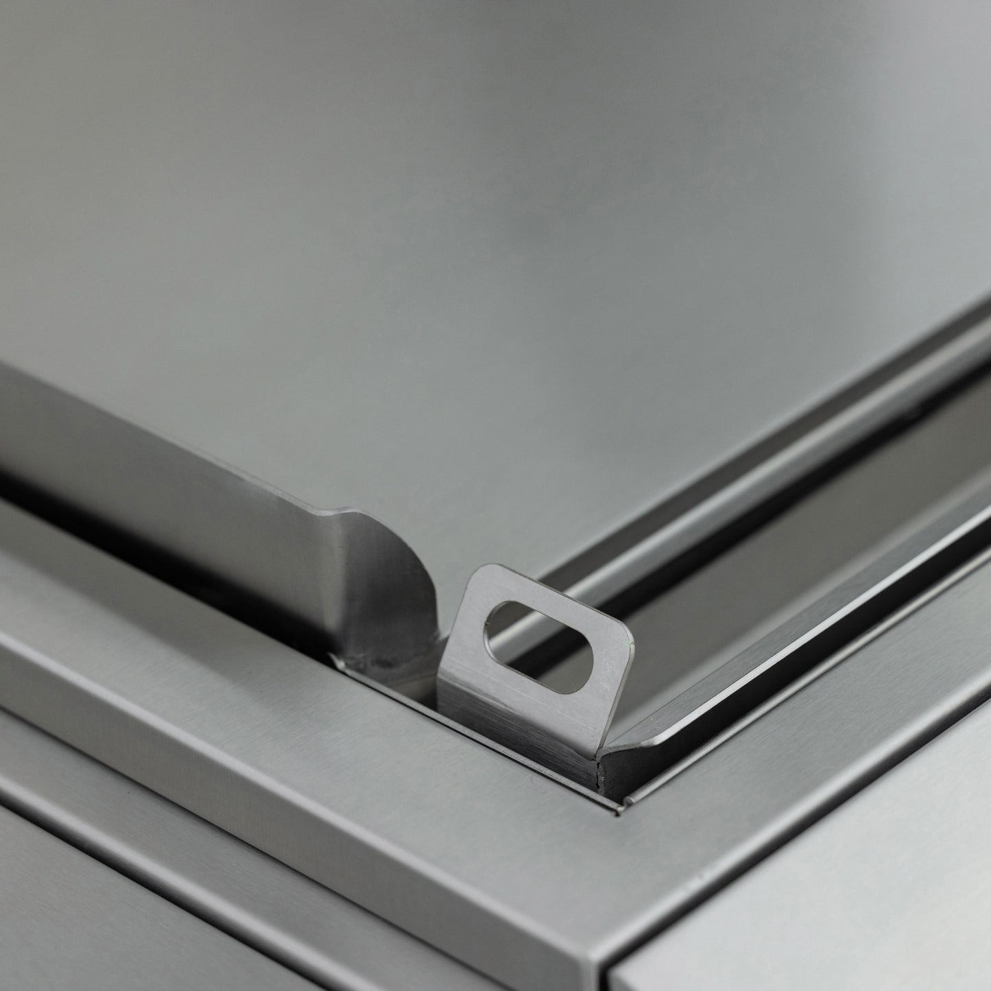 Blaze LTE+ 30-Inch Built-in Griddle w/ Lift-Assist Lid (BLZ-GRIDDLE-LTE3-LP / BLZ-GRIDDLE-LTE3-NG)